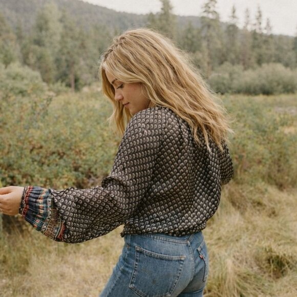 Doen Manzanita Blouse Size Medium 100% Silk Navy Blue Black Top Boho - Picture 6 of 17